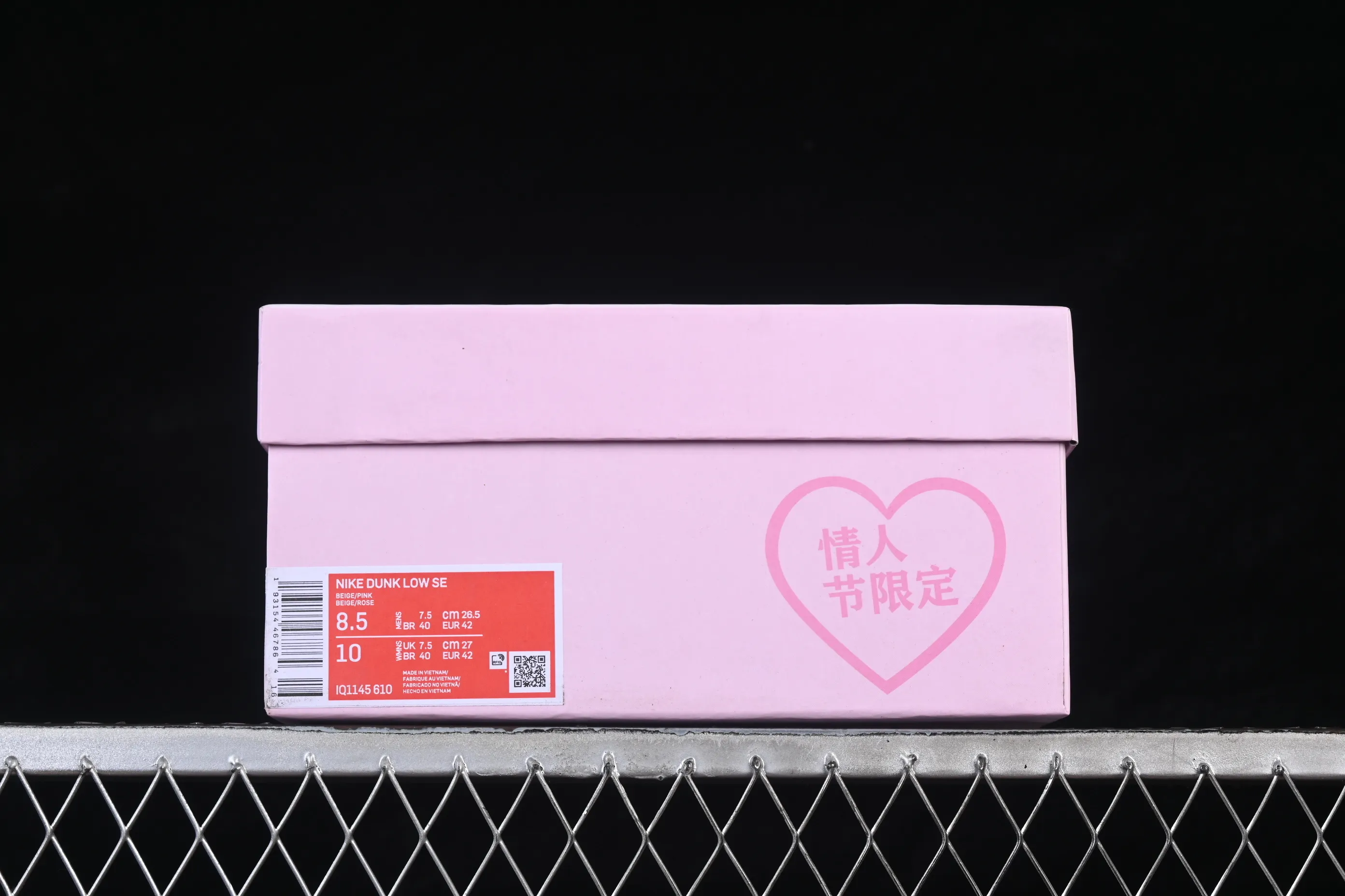 All categories Nk SB Dunk series Nk SB Dunk Low low-top sneakers G version Nike SB Dunk Low Valentine's Day limited low-top casual sneakers IQ1145-610